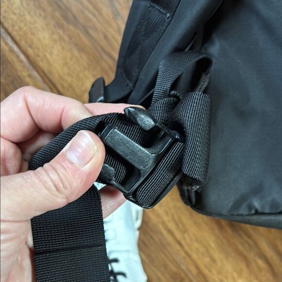 The North Face Green and Black Men's Backpack - Picture 6 of 13